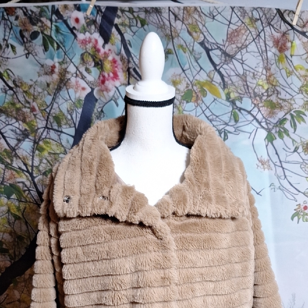 Carmen Marc Valvo Plush Tan Teddy Jacket - Picture 3 of 11